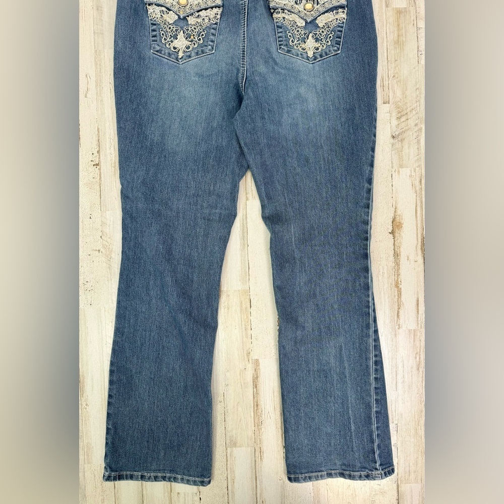 Cato Premium Jeans Women's 14 38x31 Blue Straight Leg Mid Rise - Picture 2 of 11